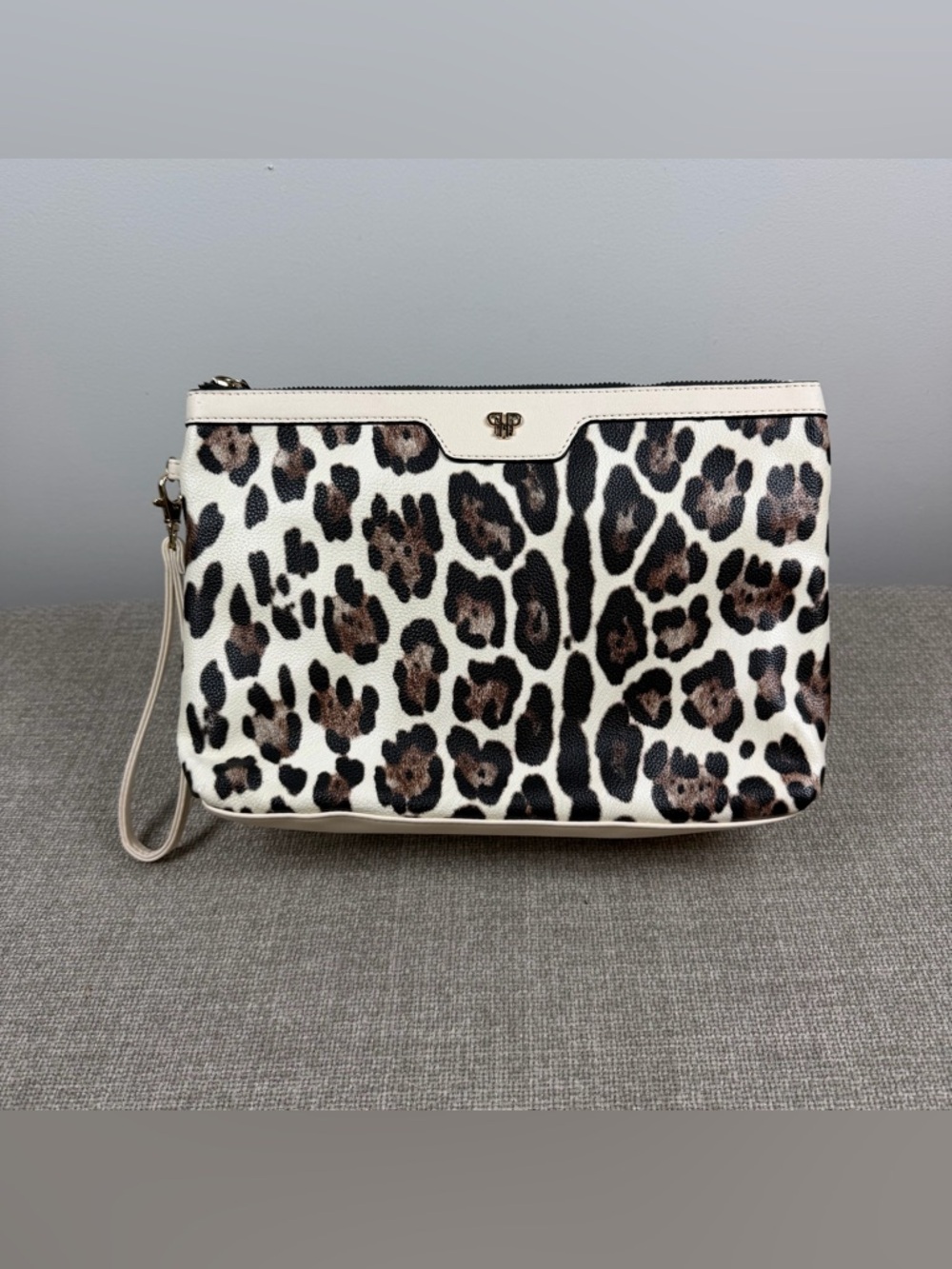 PurseN Large Litt Makeup Case Cream Leopard Light Wristlet Bag Purse Travel